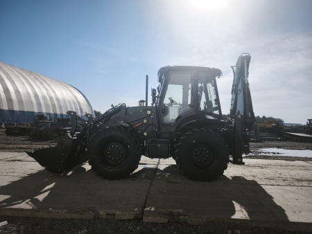 Экскаватор-погрузчик ДСТ-Урал BL85S